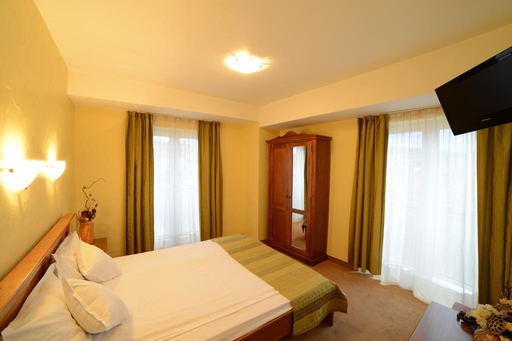 Hotel Lucy Star Cluj-Napoca Exterior photo
